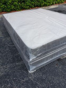 NEW QUEEN-SIZE MATTRESS & BOX SPRING - 2PC