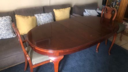 Dinning table free