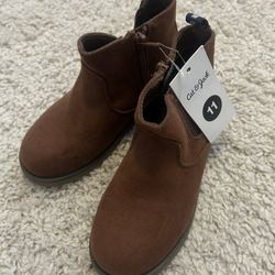 Brand new girl boot size 11