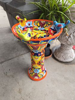 Fuente pajarera ($135)tel (contact info removed)