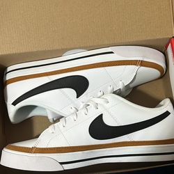 size 7.5 nike court legacy NN.