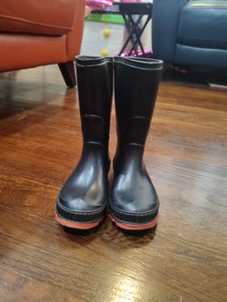 Kids rain boots, size 9