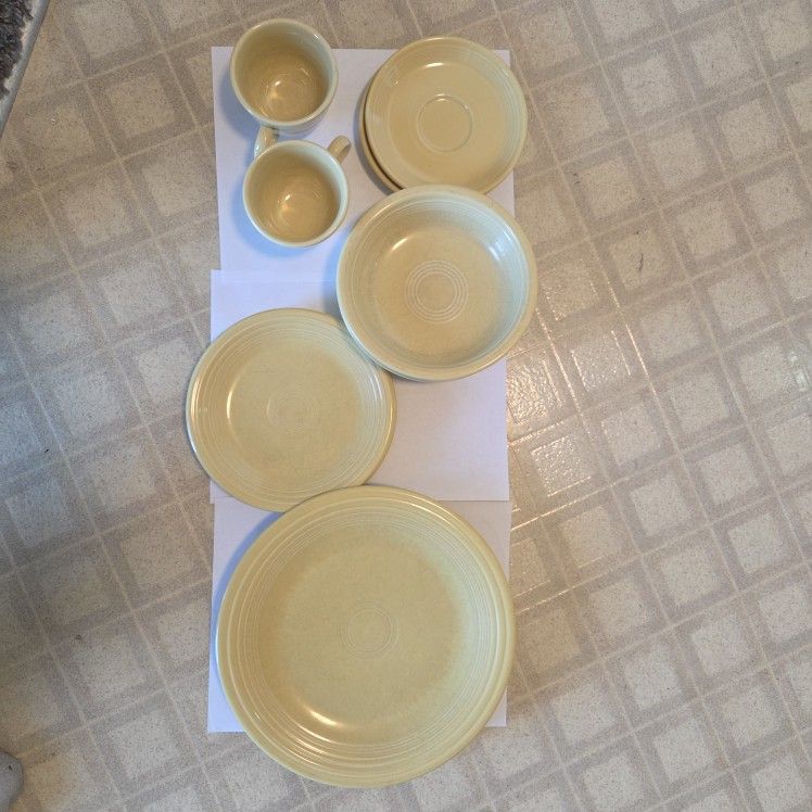 Fiestaware Light Yellow 10 Pieces.
