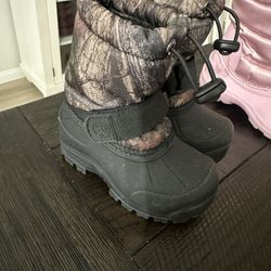 Snow Boots Size 5(toddler)