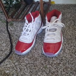 Cherry 🍒 Jordan 11's Vintage $300 OBO
