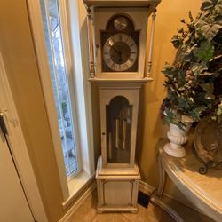 Clock (grandmothers)
