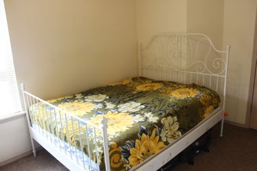 Queen bed for Sale