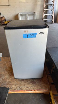 Sanyo small refrigerator