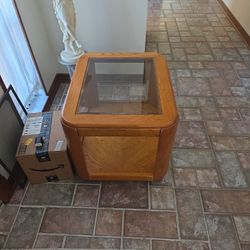 FREE END TABLE.   Solid Oak. Glass Top