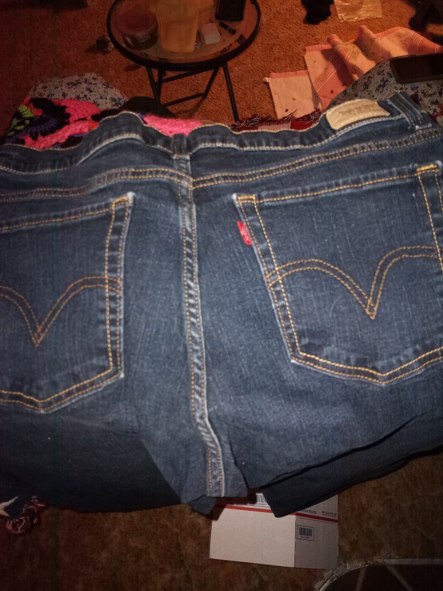 New Levi's  Zipper Front Regular Jean's,,..14/L/C Basicly They Are Like A 8-10 Sise Loose Fit Legs Snug In The Booty