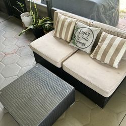 Outdoor patio furniture with table