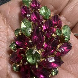 1930s Beautiful Pink Green Crystal Brooch 