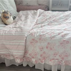 Chic Floral and Striped Pink Comforter Set