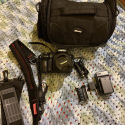 Pentax K-50 DSLR Camera  Bundle(18-55mm Lens, Bag, Chargers, Extras) Great Condition! 