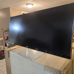 LG 34" Wide 4k  LED Monitor For Parts Or Repair 