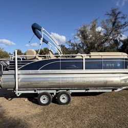 Bennington 2075 Pontoon Boat With Trailer