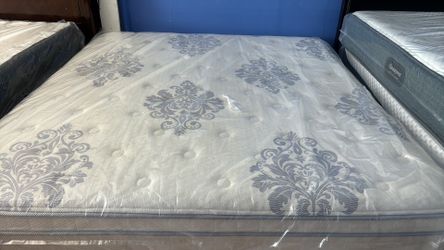 King Size Mattress And Box Spring 