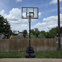 Portable Spalding Basketball Hoop.