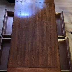 Ashley's Coffe Table With Lift Top