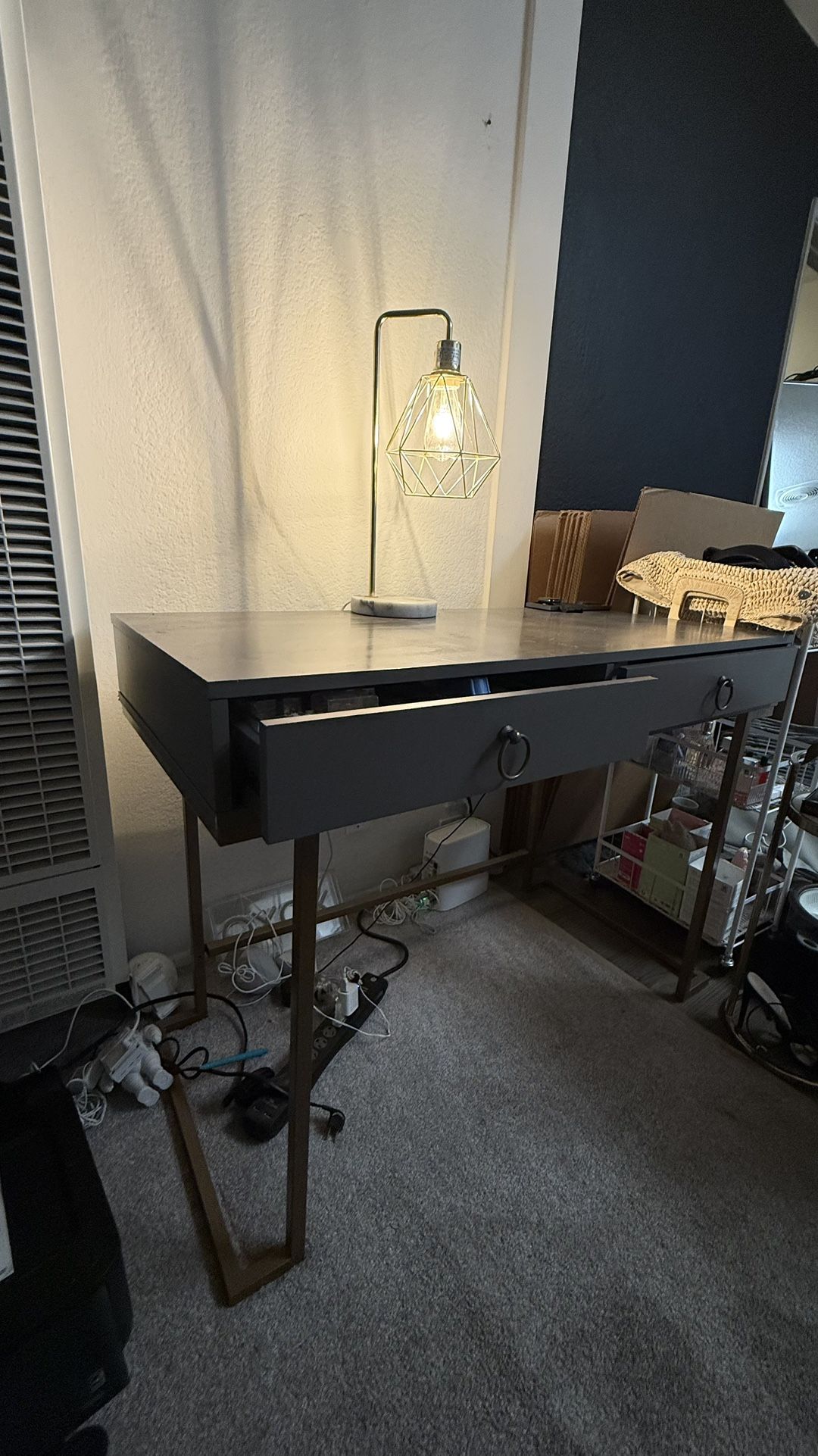 📦 Like-New Desk for Sale — $75 (OBO)