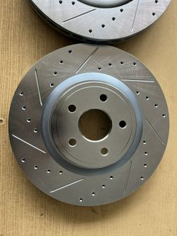 Jeep Grand Cherokee SRT 12-20 Front Drill Slot Rotors Brake Pads