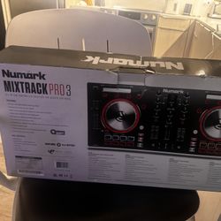 MixTrack Pro 3 By Numark