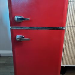 Mini Fridge With Freezer 