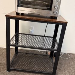 Air Fryer And Toaster Over With  Table 