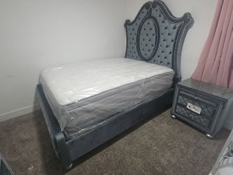 Brand new 4 pcs queen bedroom set