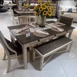 Bolanburg Dining Set 