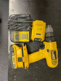 DeWalt battery 1/2 inch drill with 2 batteries and charger