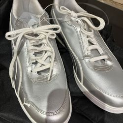 Puma Leather silver Sneakers New Size 9.5/10
