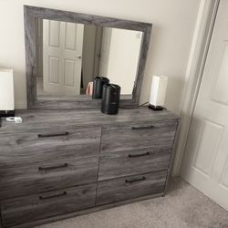 Bedroom Set Ashley With Dresser, Mirror And Nightstand 