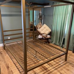 Queen Size Canopy Bed