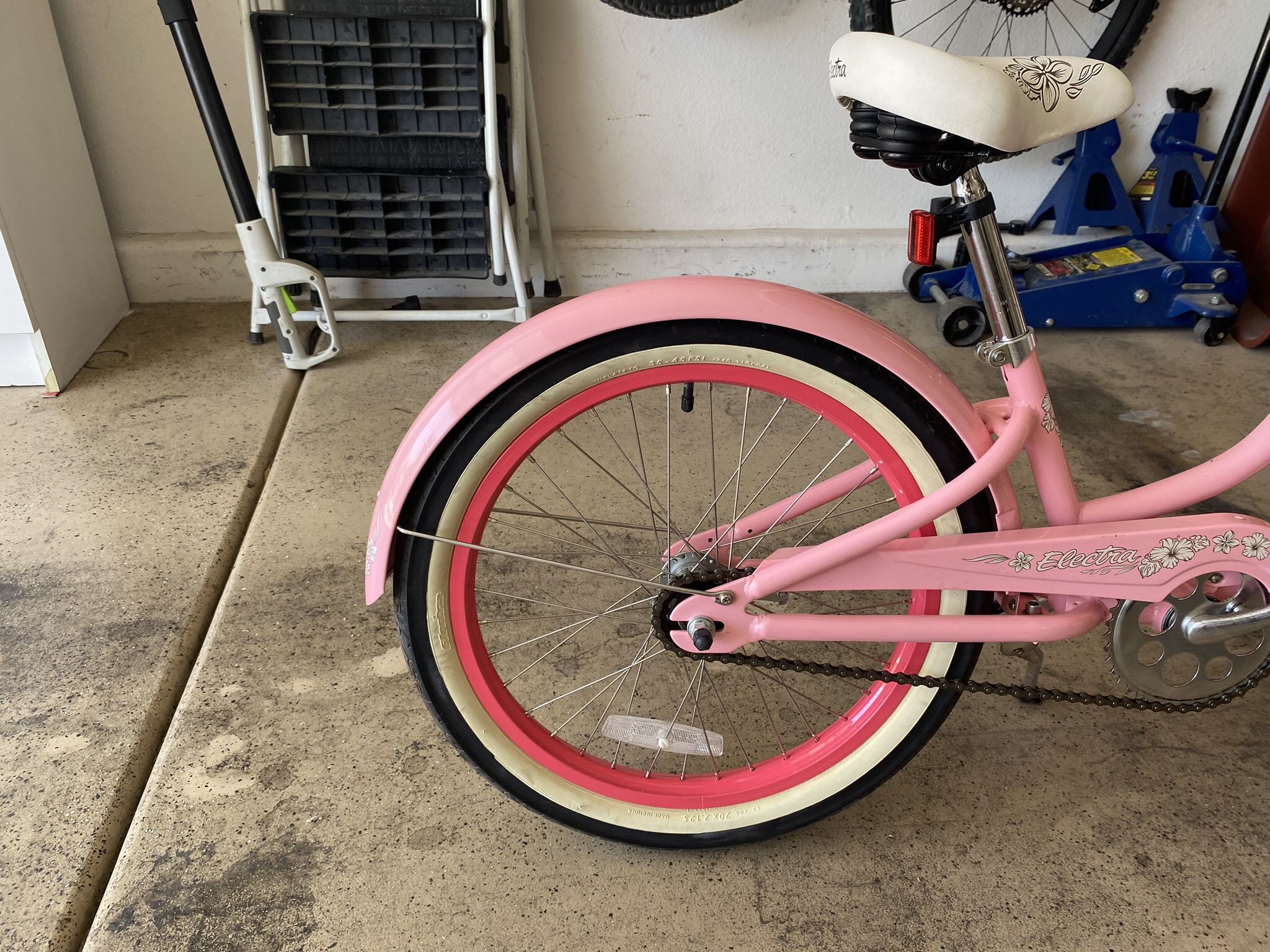 Kids Electra 20 Inch Pink Cruiser/Bike: Hawaiian Design. for
