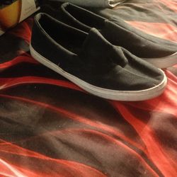 Black Old Navy, Slip On, Size 7.5 Canvas Shoes $10