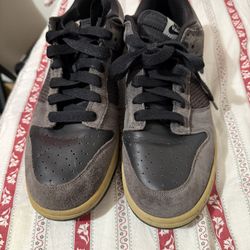 Nike Dunk Low Size 9.5
