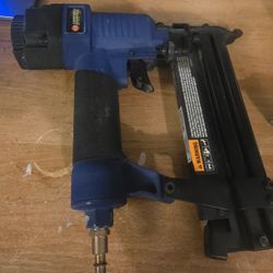 Campbell Hausfeld pneumatic 2-in-1 brad nailer and stapler