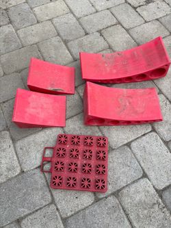 Leveling ramps