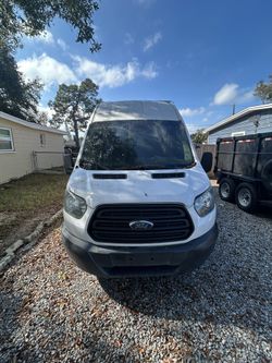 Ford Transit 250 Van