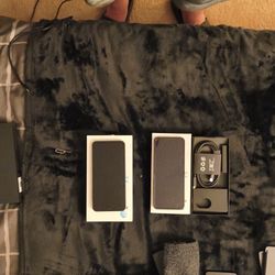 Brand new Razr + 2025 And Samsung A16 5G 