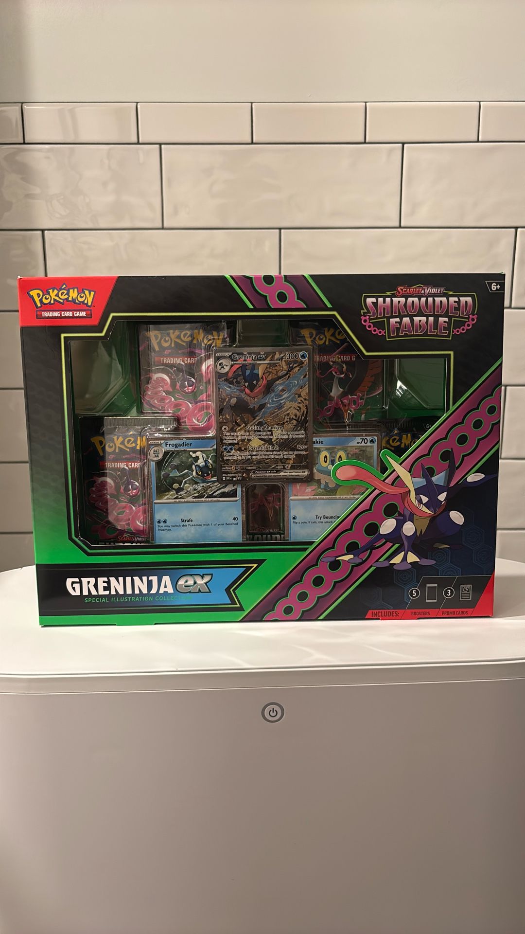 Shrouded fable Greninja ex box