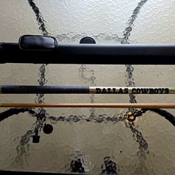 Custom Dallas Cowboys pool cue with travel case