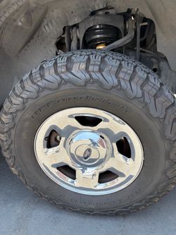 4 Rim + Tires 6 holes 285/70/17