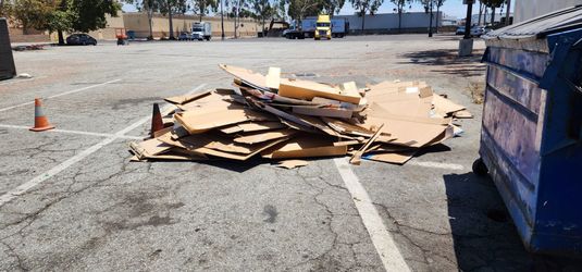 Free cardboard- carton gratis