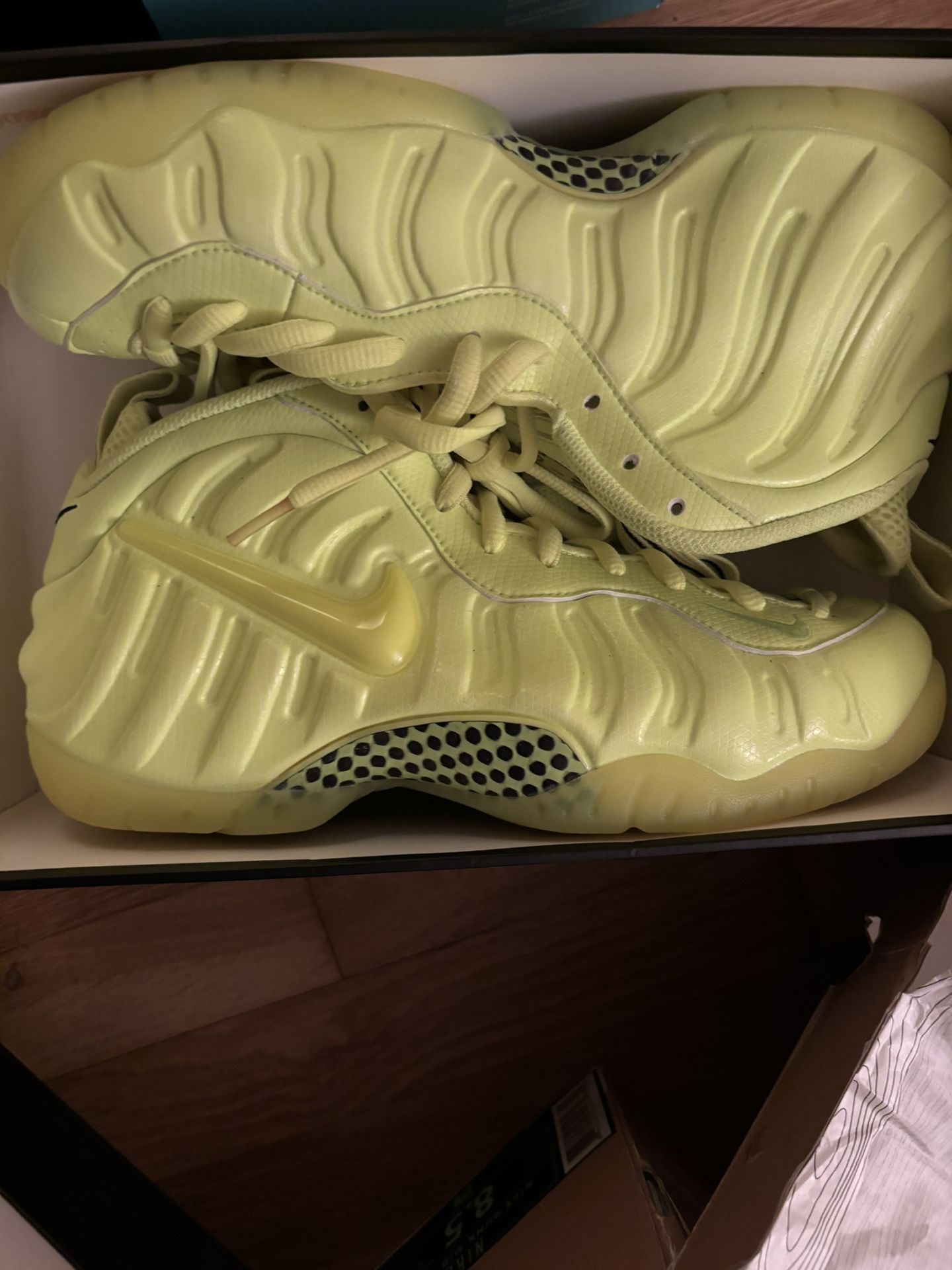 Foams 8.5 240$ Dunks 8.5 130$ BOTH PAIR DS,All Products : American Fashion Style Bags On Sale