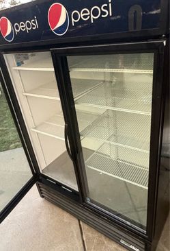 🔥🧊True 2 door glass stand up refrigerator many uses