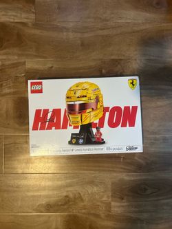 Lego Editions Scuderia Ferrari HP Lewis Hamilton Helmet Set - 43022 (New/Sealed)