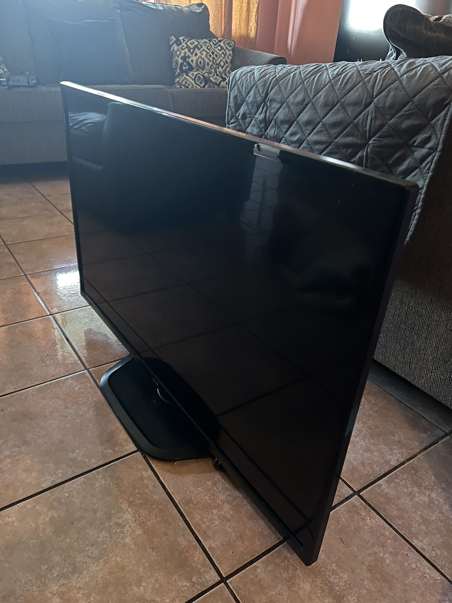 LG 42 inch 1080p LED HD TV (42LN5300)