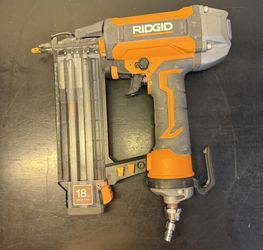 Ridgid R213BNF3 Pneumatic 18-Gauge 2-1/8" Brad Nailer 